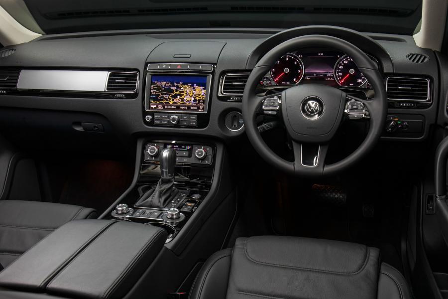 Торпедо Volkswagen Touareg V6 TDI Adventure 2017 года  (AU) (фото 3 из 33)